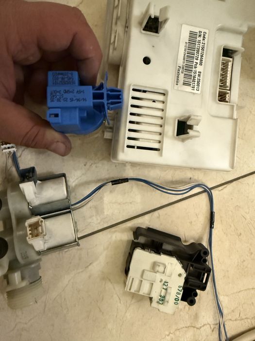 Indesit wisn821 по запчастинам , все що на фото