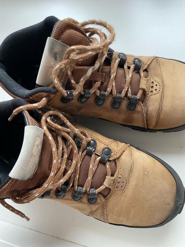 Buty zimowe  r. 42.5 new balance