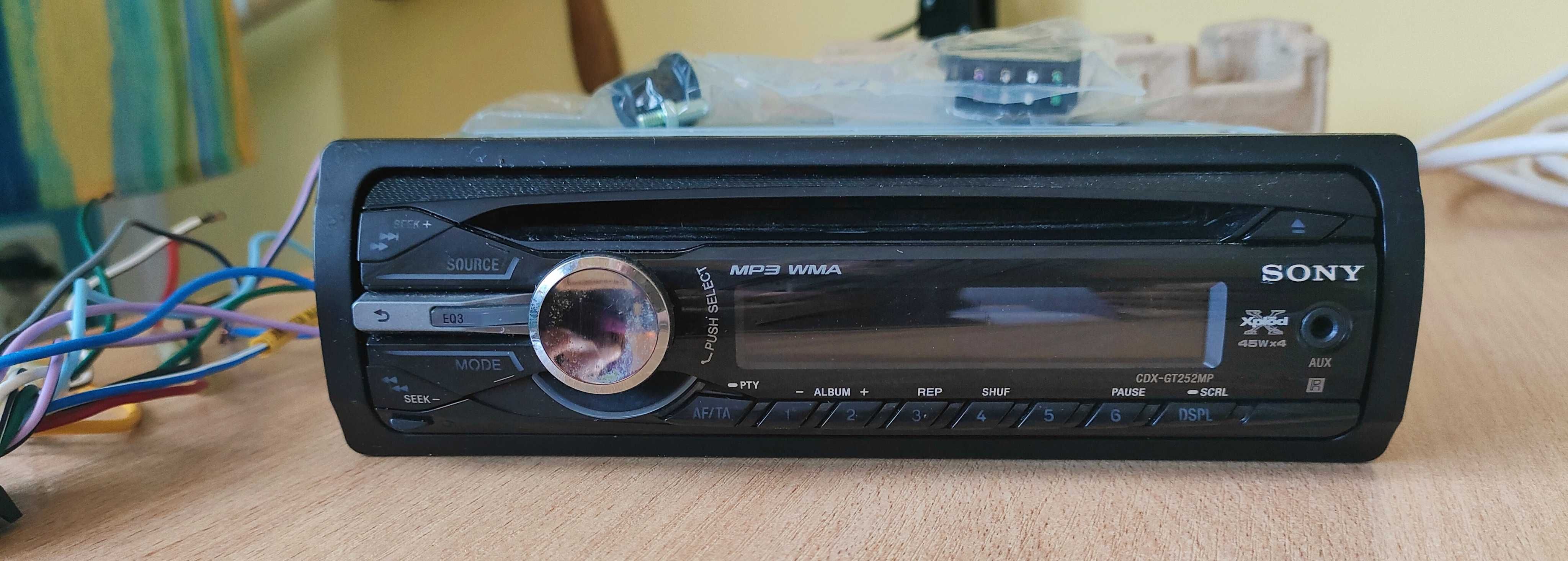 Radio SONY z funkcją odtwarzania płyt CD. MP3 WMA