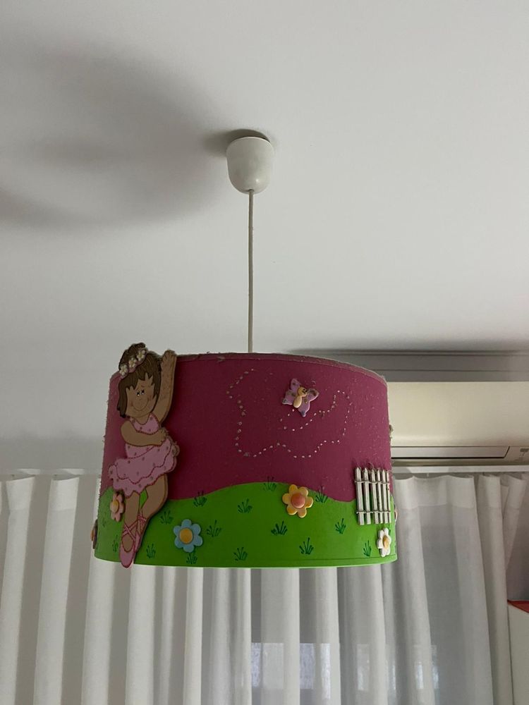 Candeeiro para quarto de criança