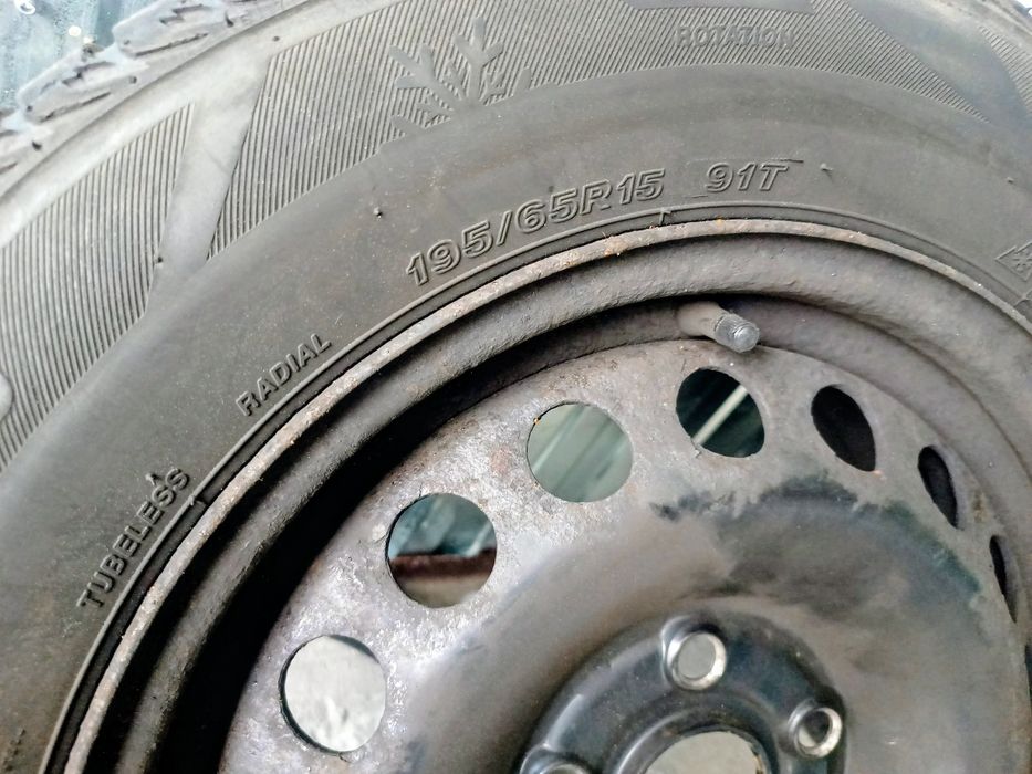 Opony Zimowe 195x65 R15 ze stalówkami