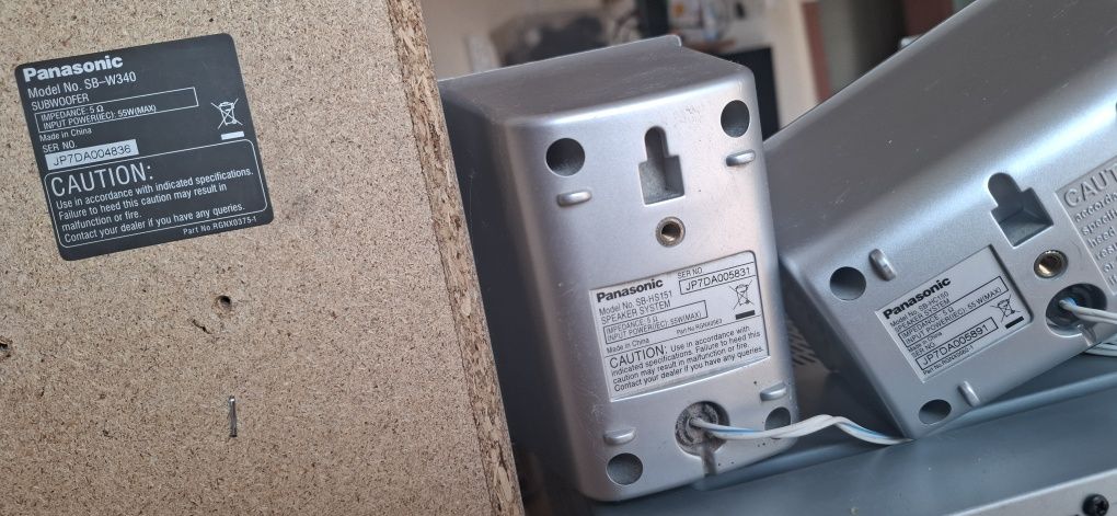 Amplituner 300W z zestawem głośników do kina domowego