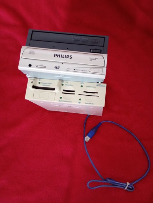 Leitor de cartões  e DVD/CD