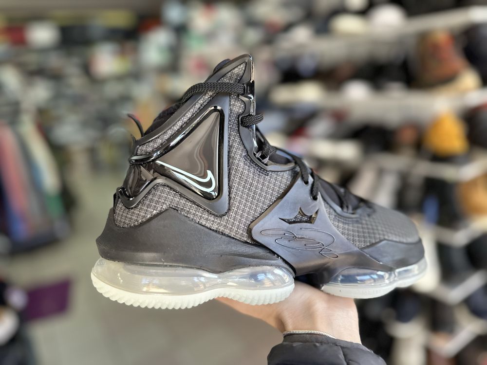 Кросівки Nike Lebron Xix black green Glow ( РОЗМІР 40)