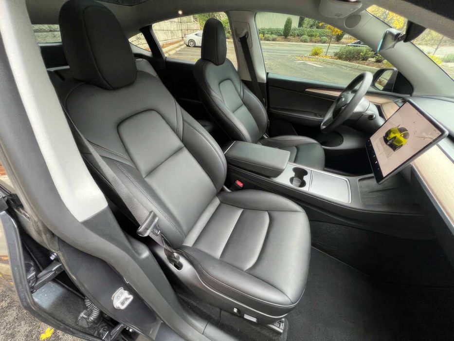 Tesla Model Y      2023