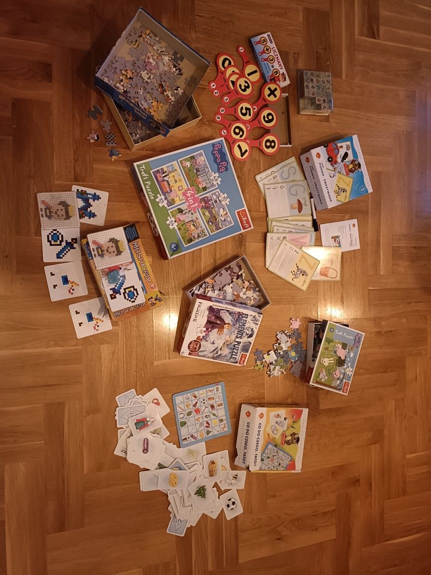 Zestaw układanek, puzzle, stemple, liczmany, zgadywanki