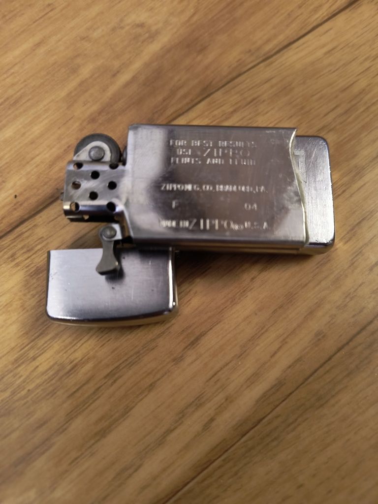 Продам Zippo slim