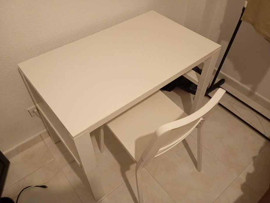 Secretaria e cadeira