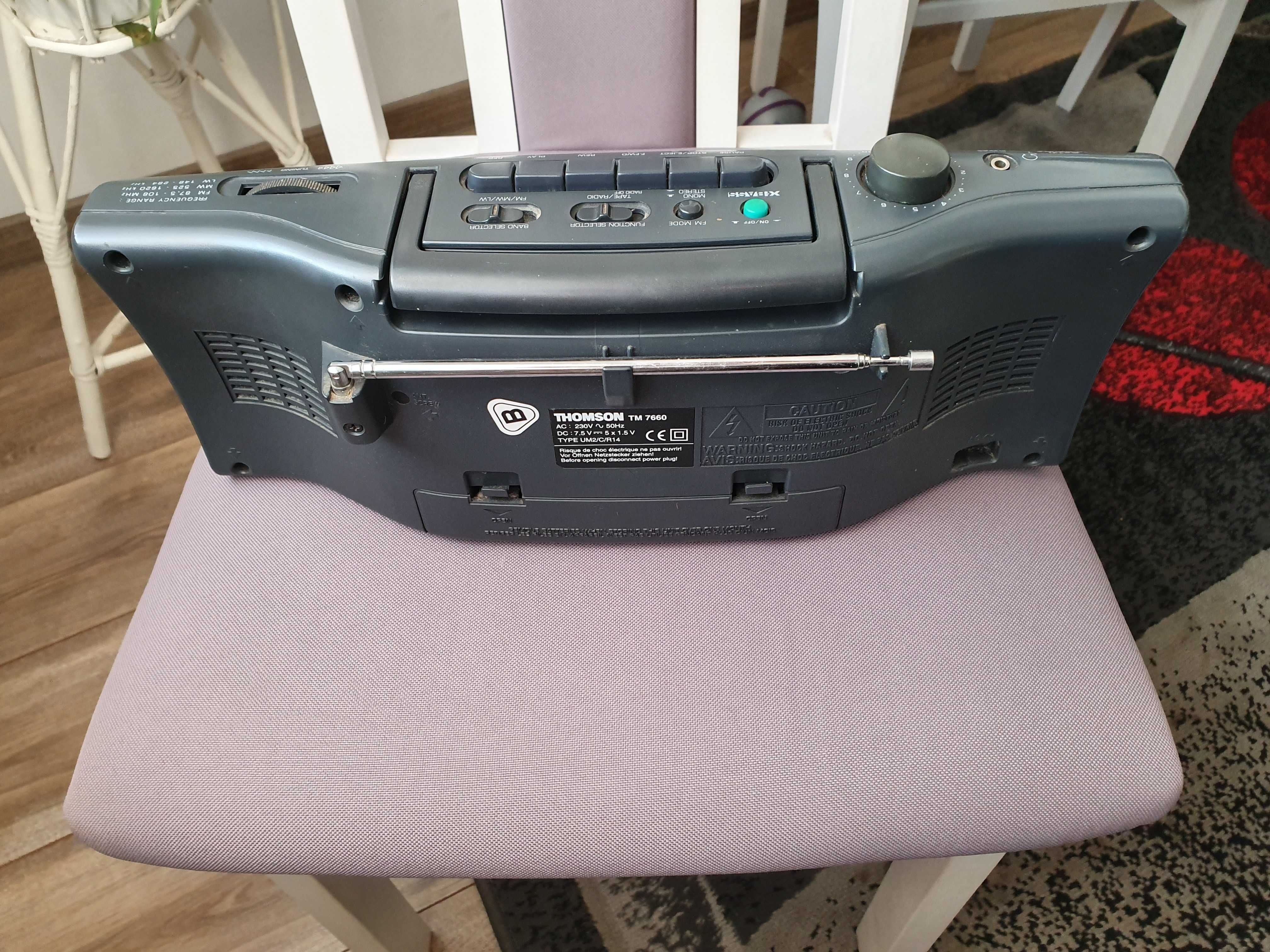 Stary zabytkowy radiomagnetofon Thomson TM 7660