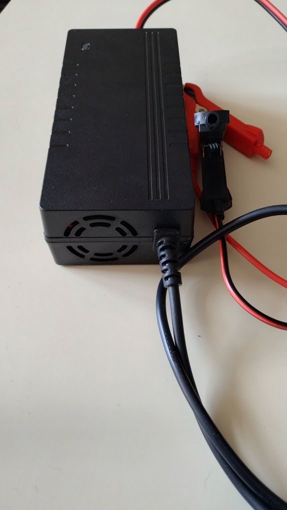 Ładowarka do akumulatorów Lifepo4 14.6V 10A