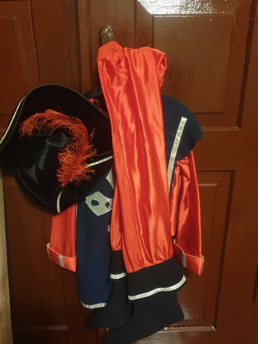 новорічний костюм Мушкетер з музичним мечем на 135см=330грн