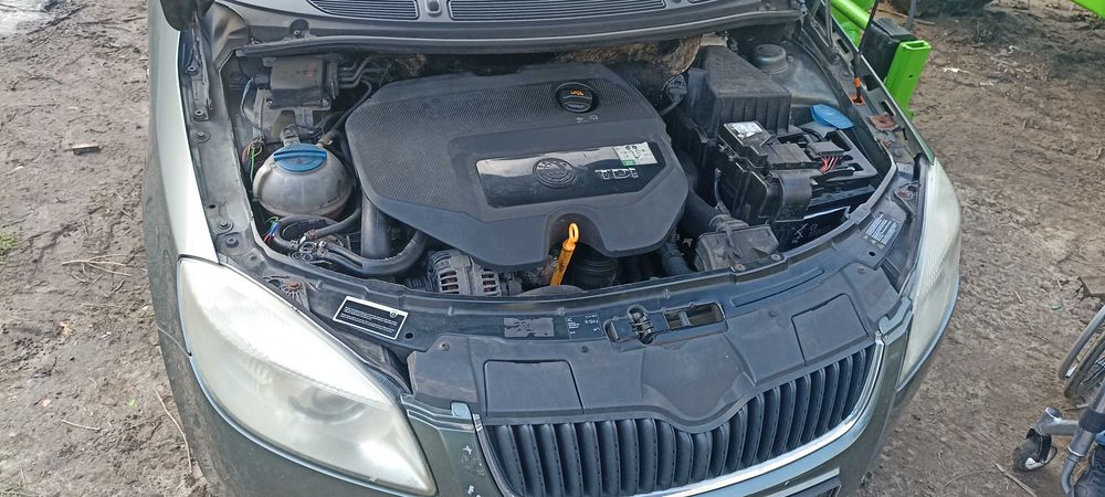 skoda roomster 1.9 tdi BSW lak 9599 samochód na części