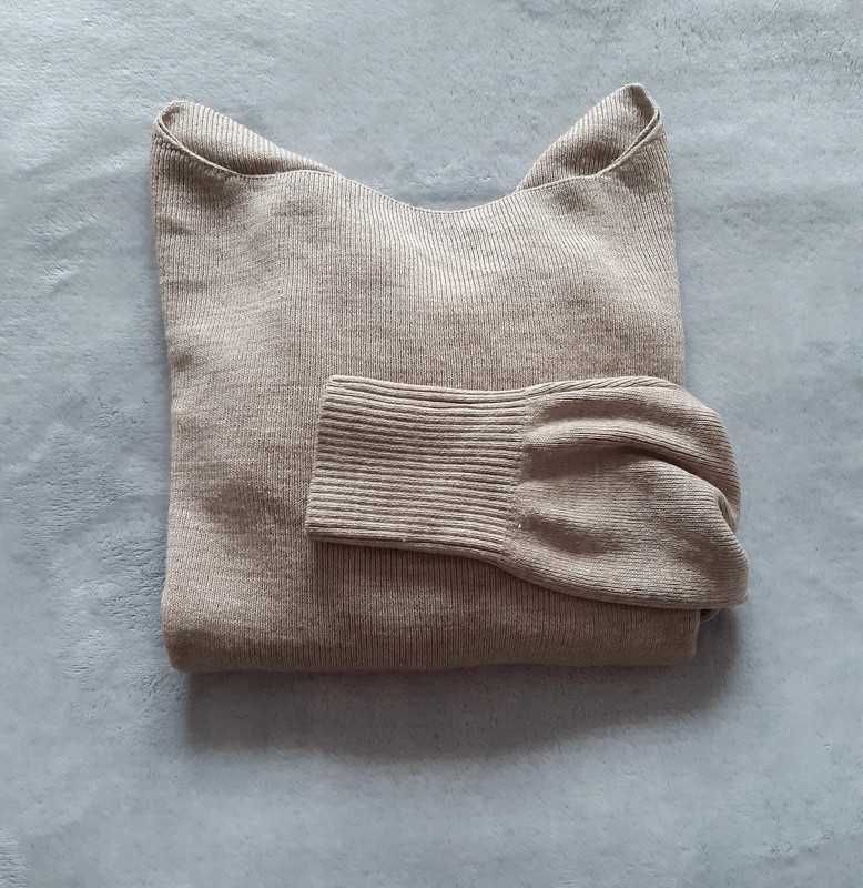 BASIC - typowy uniwersalny sweter o modnym kroju i kolorze 36 S