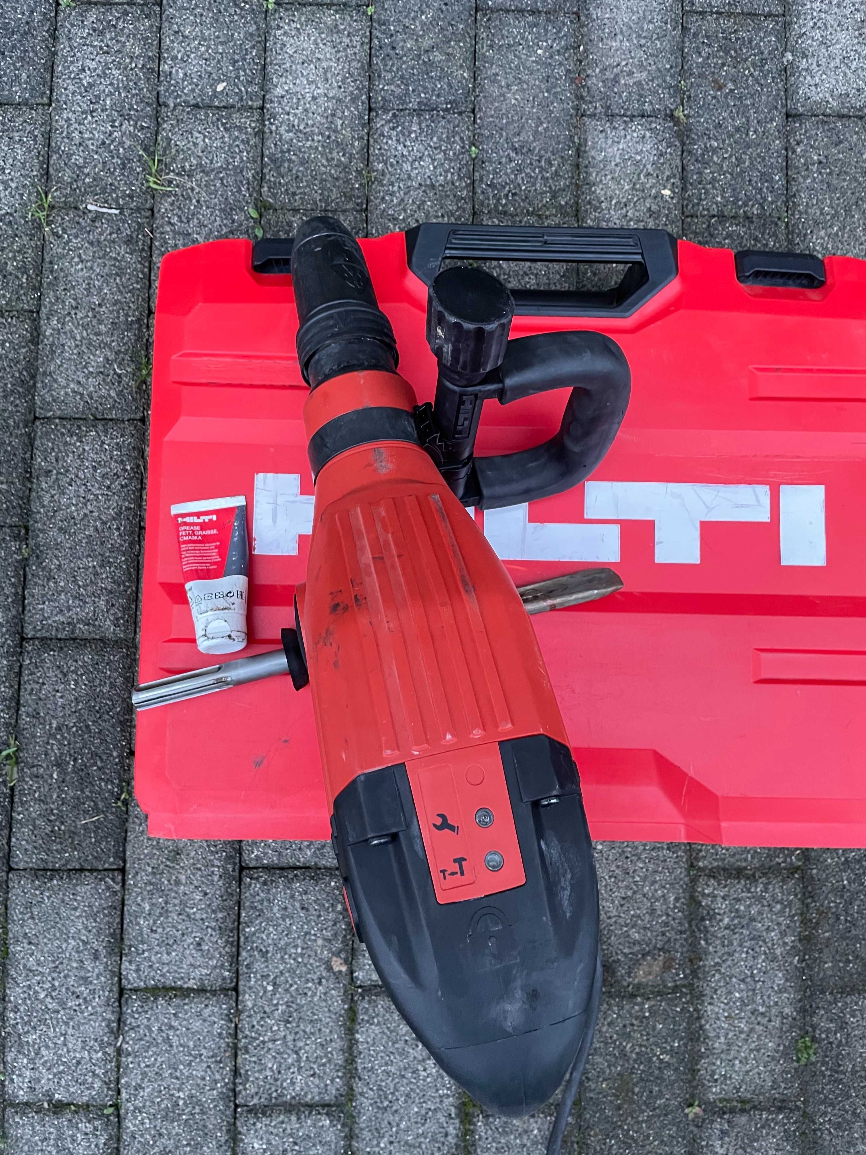 Młot kujący wyburzeniowy Hilti TE 700-AVR 11,5J 1300W SDS max 11/2022