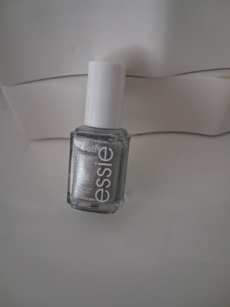 Essie apress-chic
