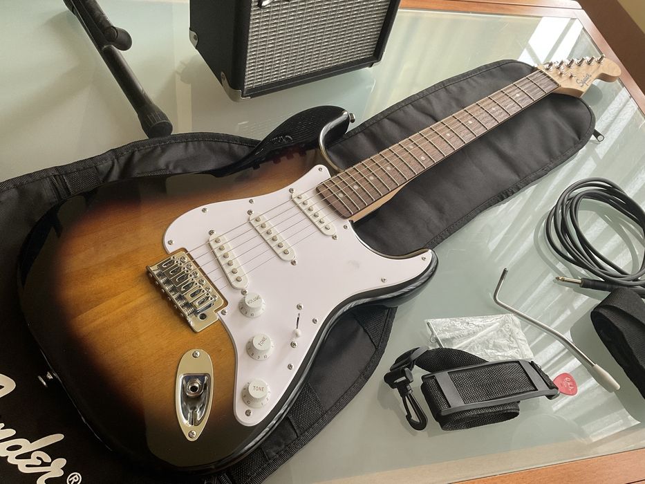Squier Sonic Mustang Electric Guitar Pack