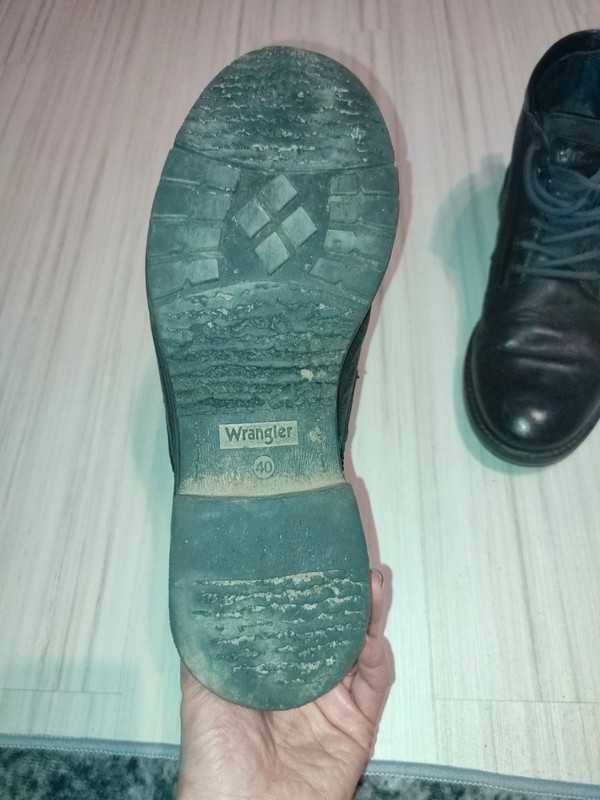 buty trzewiki męskie rozm. 40 firmy Wrangler