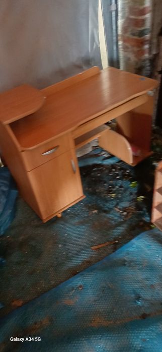Biurko całkiem w  dobrym stanie