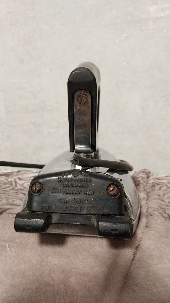 Продам утюг 1960 года рабочий