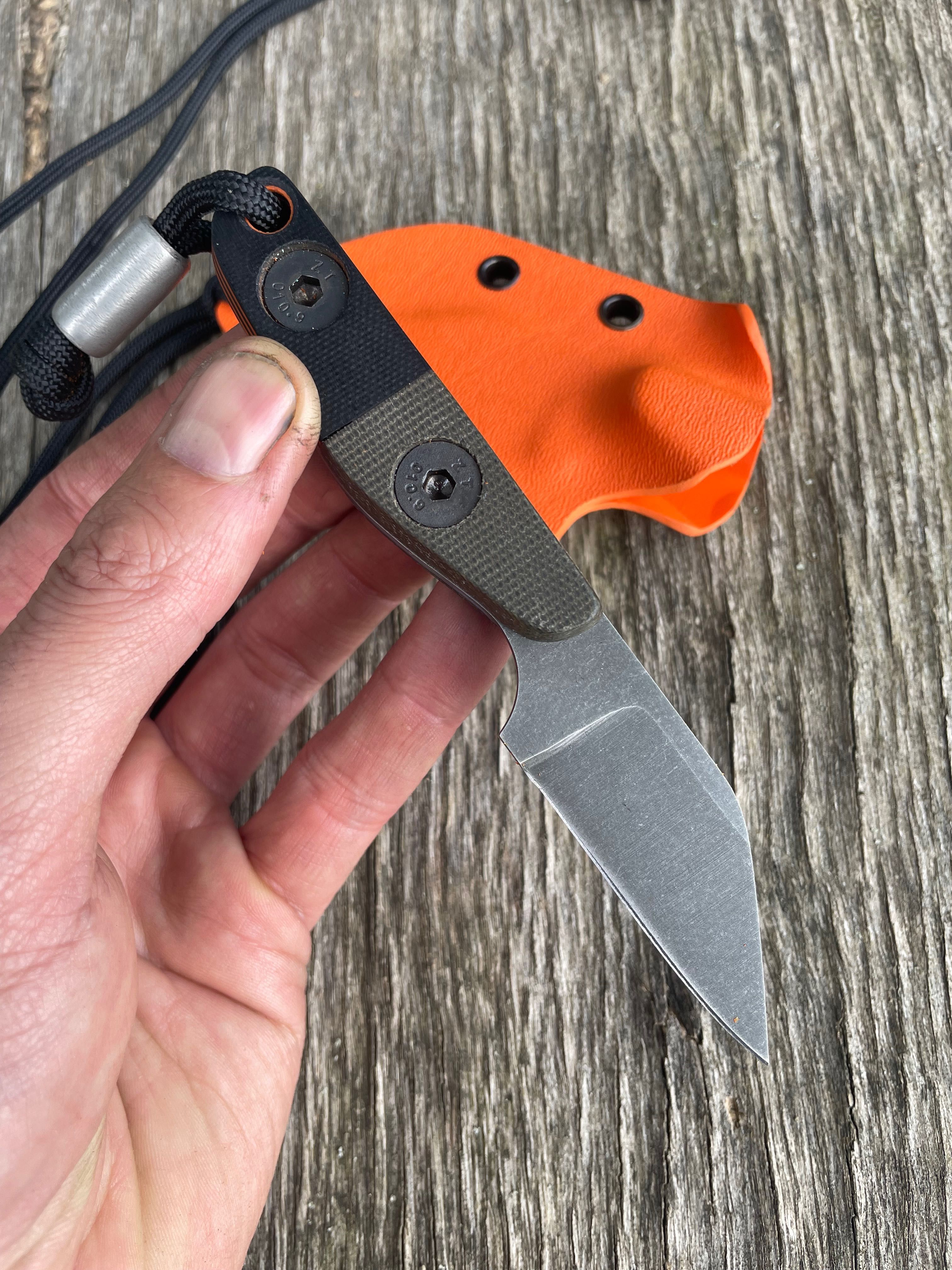 Nóż edc taktyczny neck