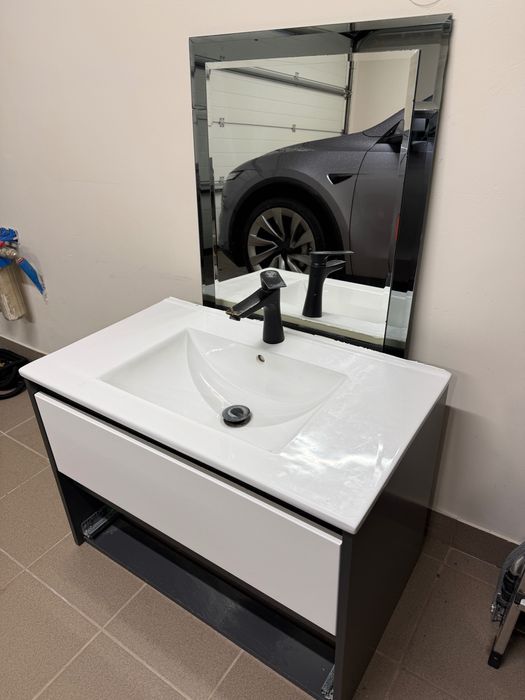 Oddam za darmo Szafka łazienkowa z umywalką + lustro