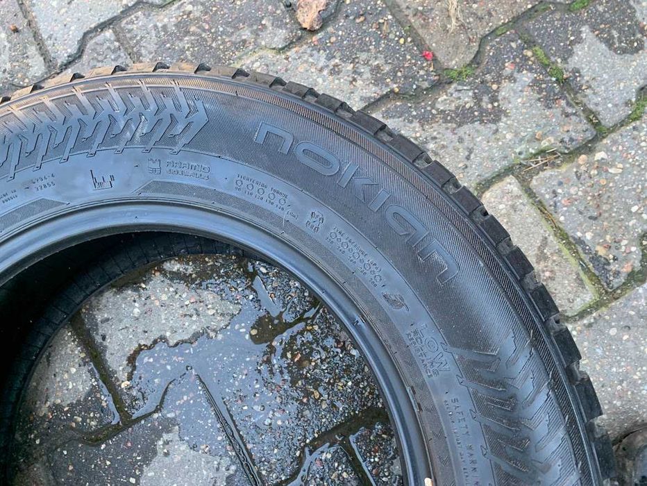 шини скати колеса 215 65 16 Nokian 6 мм шиповані 2019 р 2 шт зима
