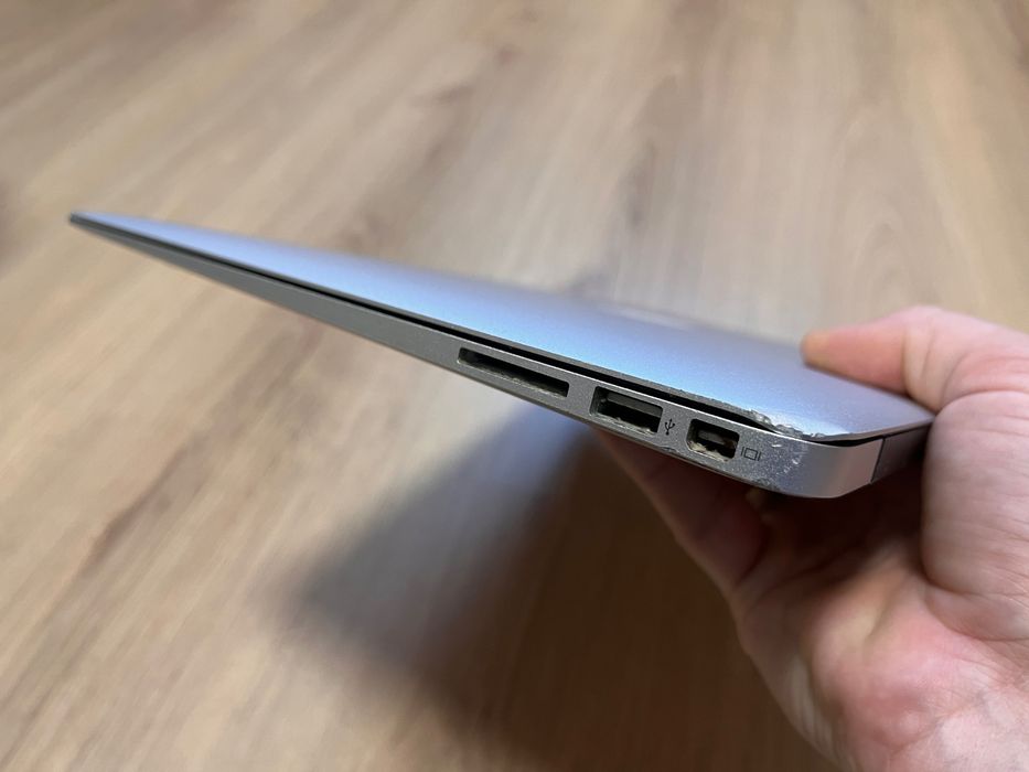  MacBook Air 13” A1369 (2010) • i5 • 4GB • 120GB SSD #54