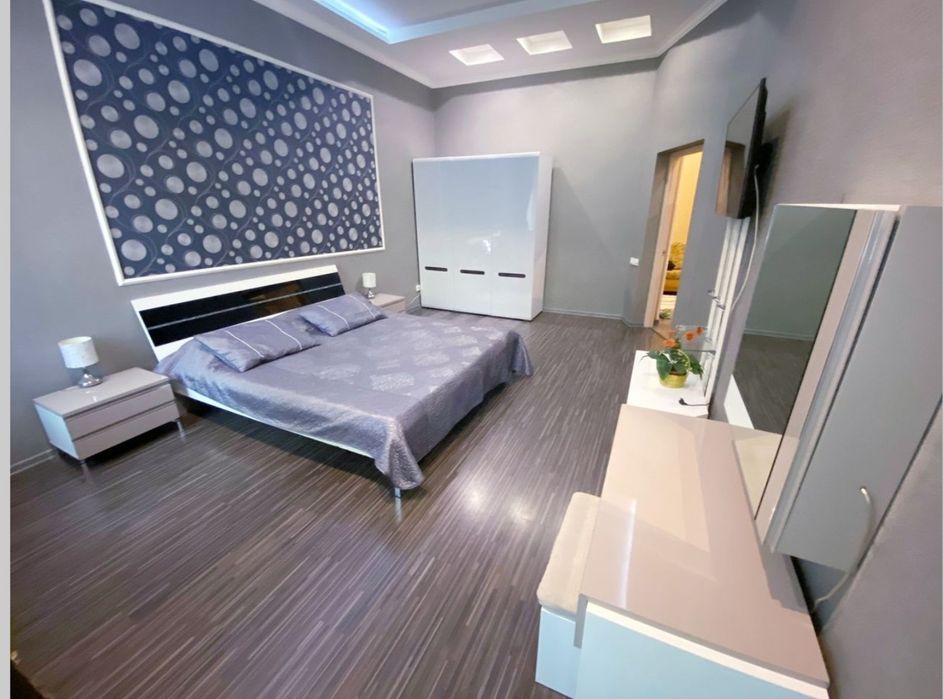 2 -к центр, Мост сити, раздельные комнаты ,Короленко 15,