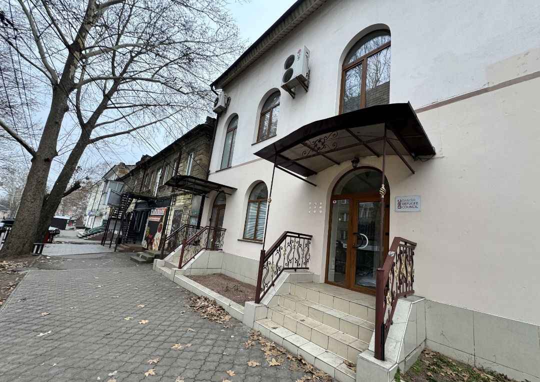 Центр города Адм.Макарова 50м.от Соборной. 100м 25000грн