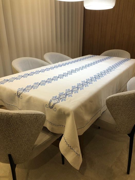 Toalha em Linho caseiro bordado á mão