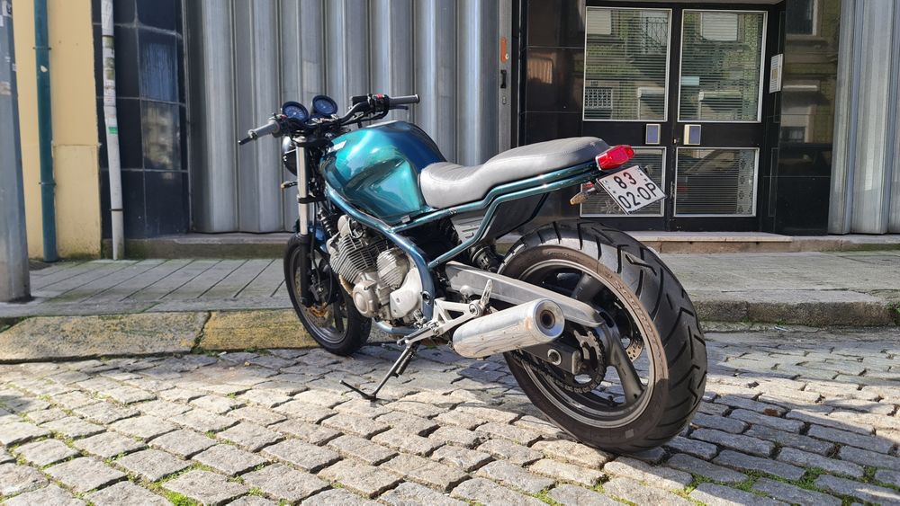 Street killer! Yamaha XJ600N personalizada. Muito material novo