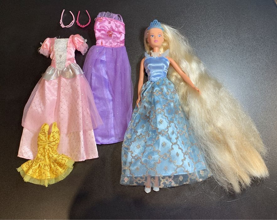 Барбі з гардеробом