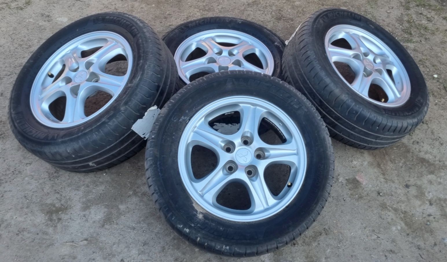 Koła Mitsubishi 5x114 opony letnie 215/60R16