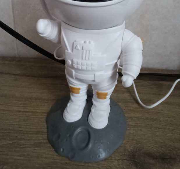 Ночник Астронавт на пульте на подарок новый высотой 20см.