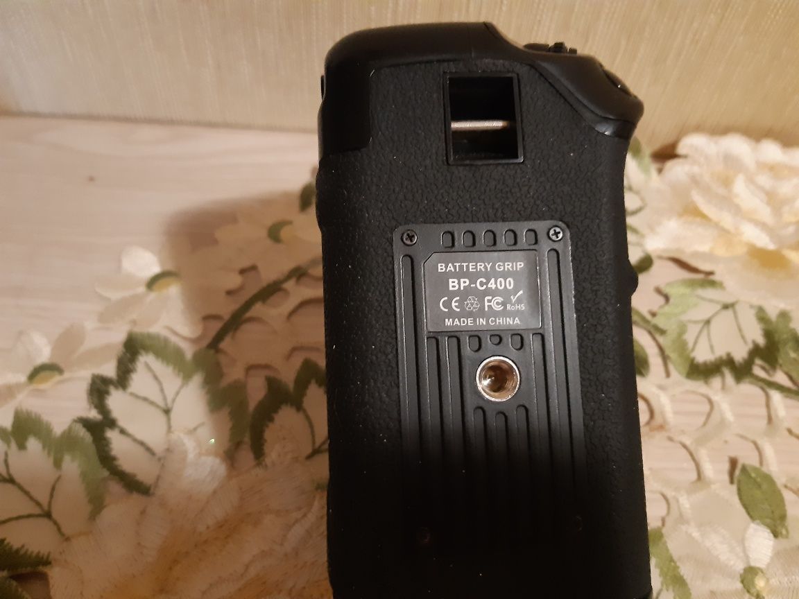 Батарейный блок для фотоаппарата battery grip BP-C 400