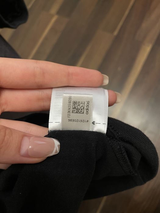 Футболка бренду adidas