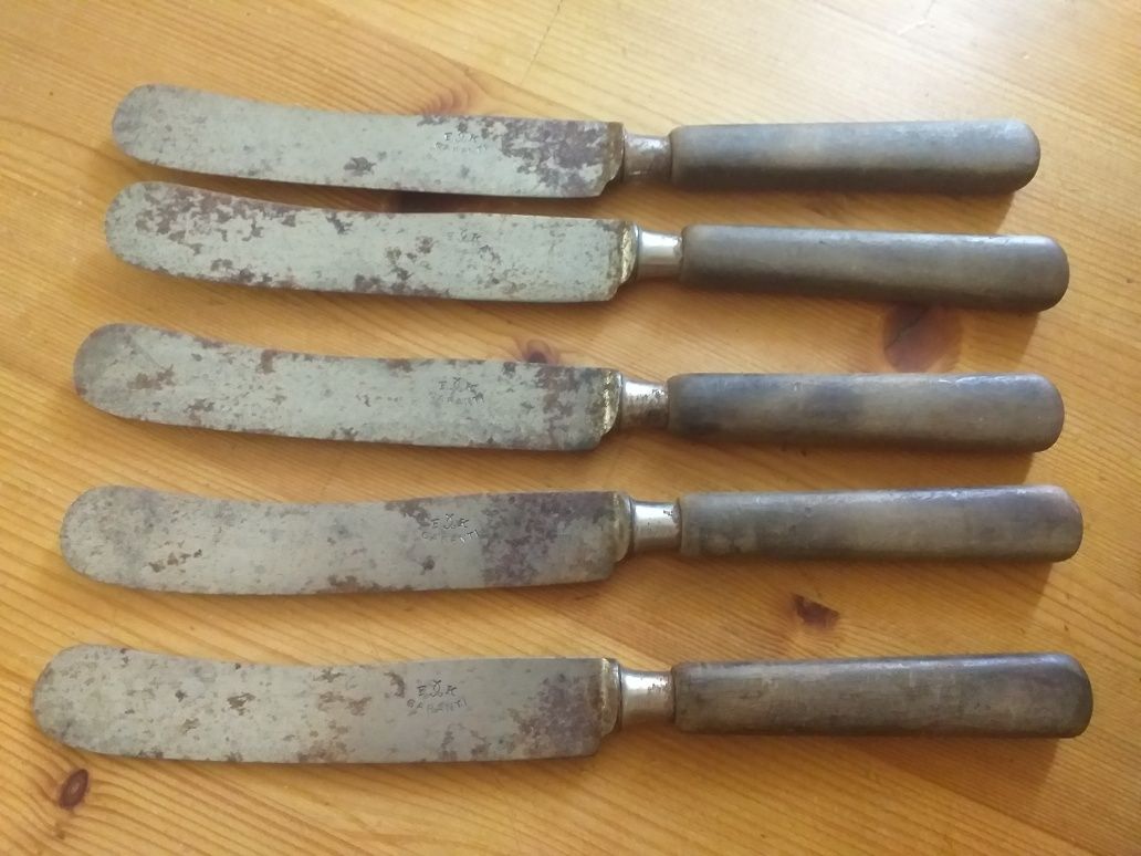talheres 4 garfos, 7 facas antigas, cabo madeira