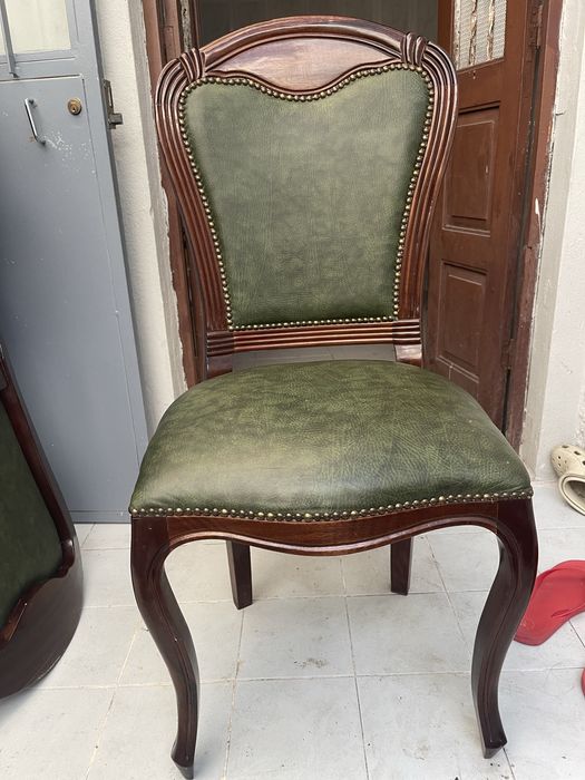 Mesa de jantar extensível em madeira + 6 cadeiras