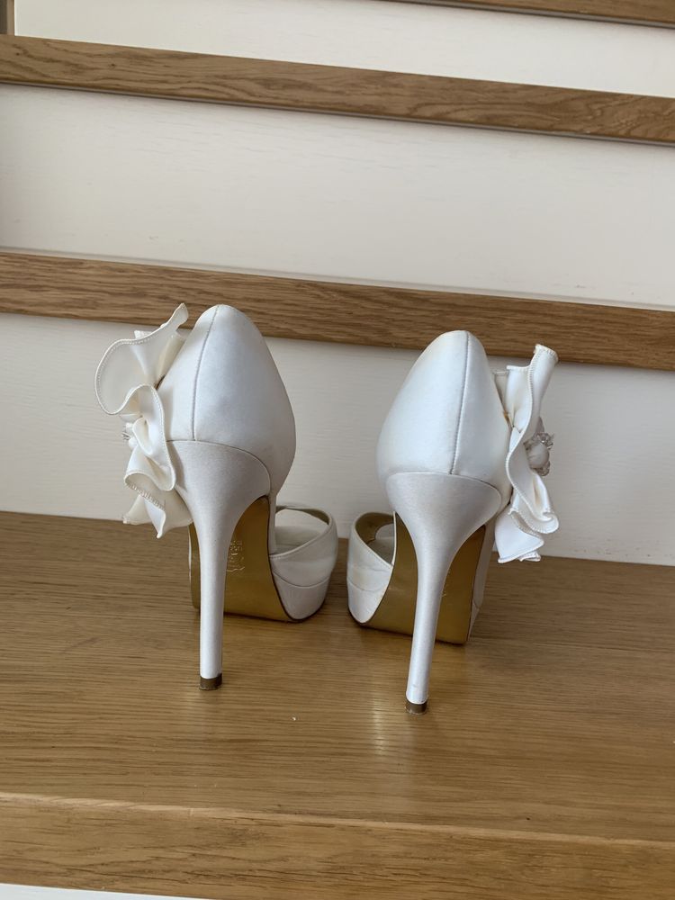 Шикарні весільні туфлі