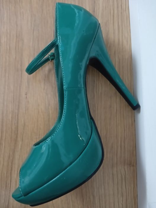 Szpilki na koturnie butelkowa zieleń New Look 39