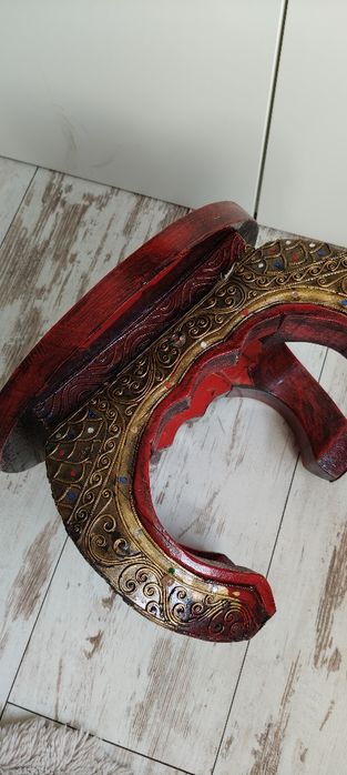 Stolik orientalny dekoracyjny ręcznie rzeźbiony i zdobiony