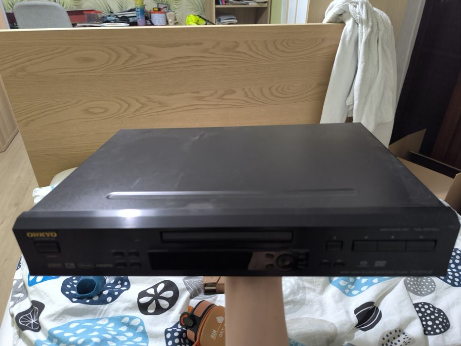 Odtwarzacz płyt Onkyo DV-SP504E z pilotem