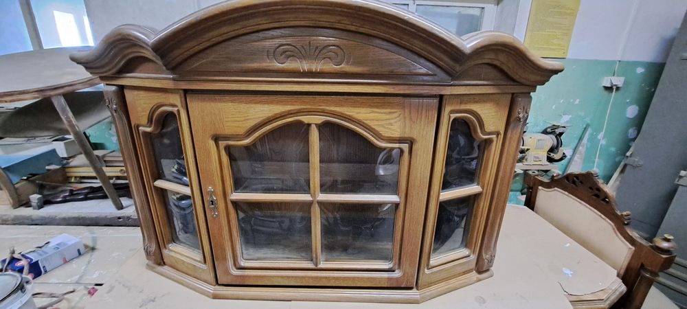 Kredens dwóczęściowy