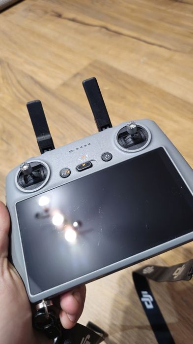 DJI Mini 4 Pro – idealny stan, 7 baterii, kontroler z ekranem