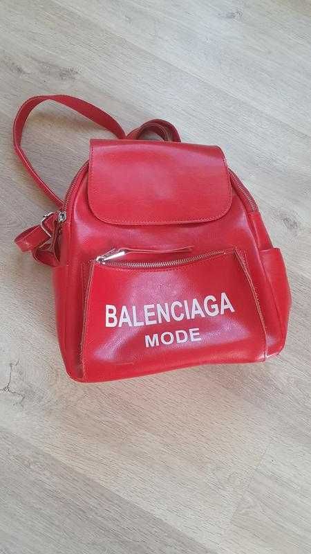 Красный кожанный рюкзак balenciaga