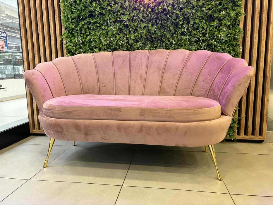 Sofa kanapa muszelka – pudrowy róż, welur, złote nóżki , glamour