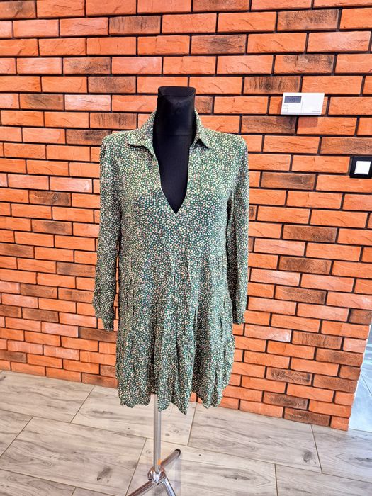 Sukienka w kwiatki zara