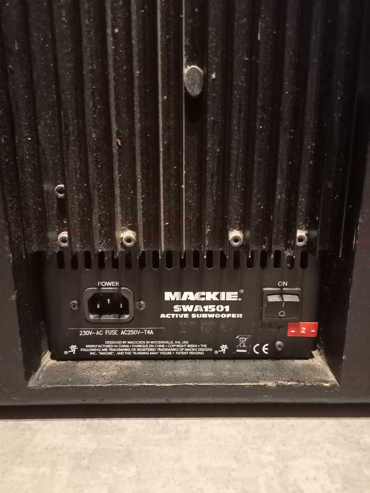 Subbas estradowy Mackie SWA1501 z pokrowcem