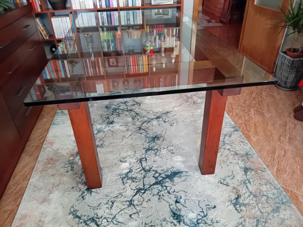 Mesa de sala com 6 cadeiras