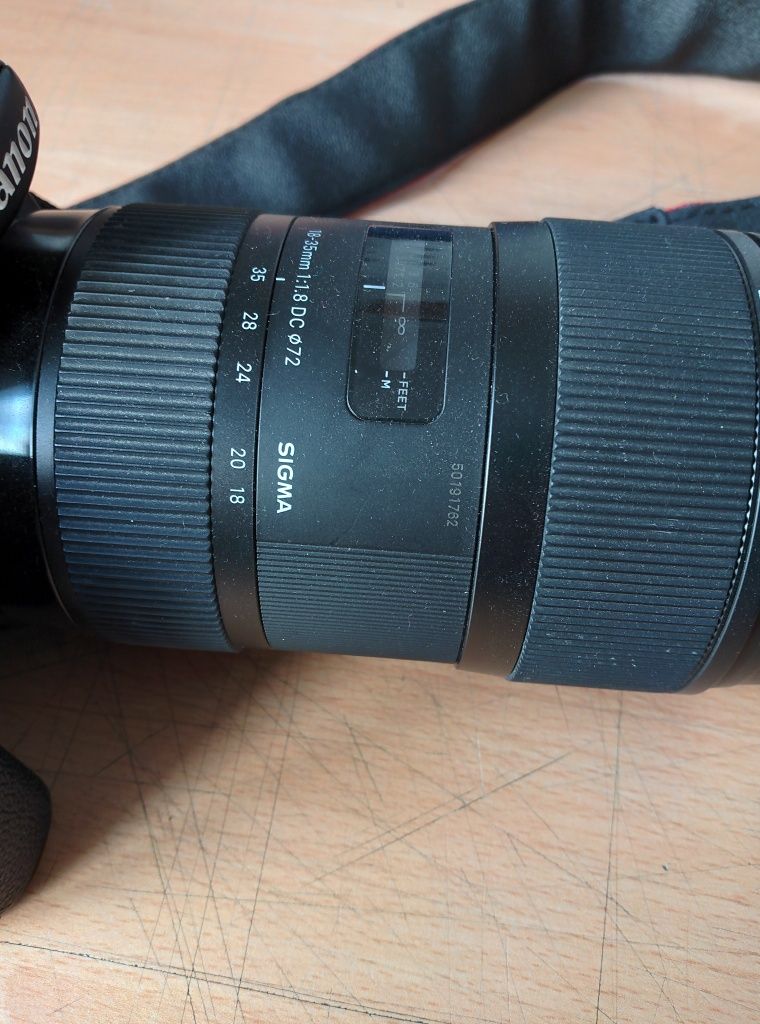 Продам дзеркальний фотоапарат Canon 70d